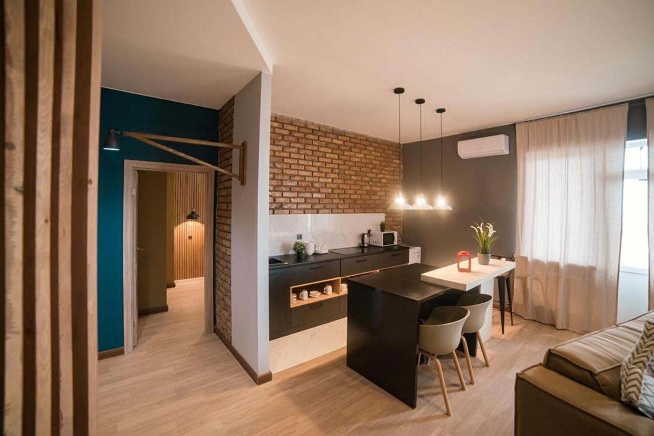 Hotel Manica Vavilon Алма Ата Екстериор снимка