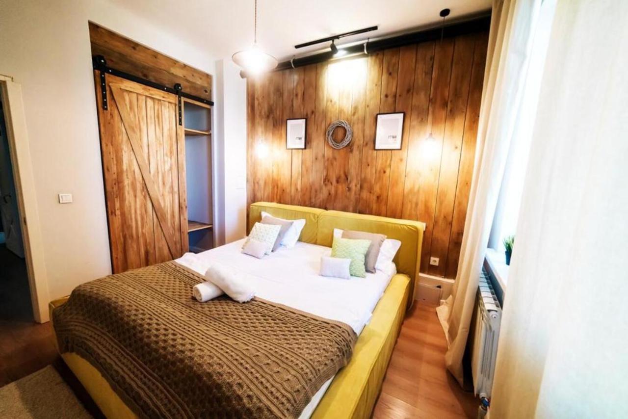 Hotel Manica Vavilon Алма Ата Екстериор снимка