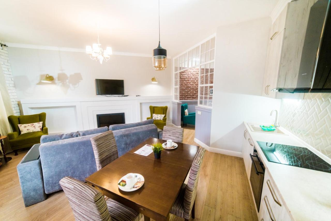 Hotel Manica Vavilon Алма Ата Екстериор снимка