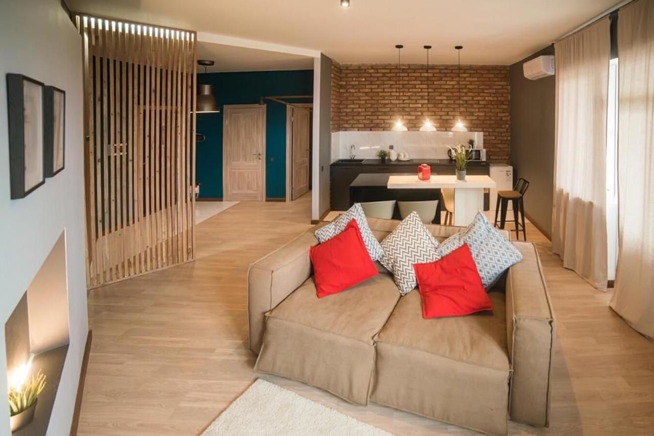 Hotel Manica Vavilon Алма Ата Екстериор снимка