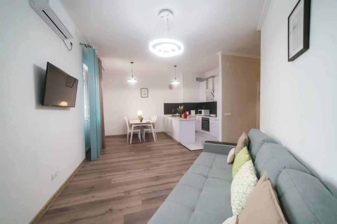 Hotel Manica Vavilon Алма Ата Екстериор снимка