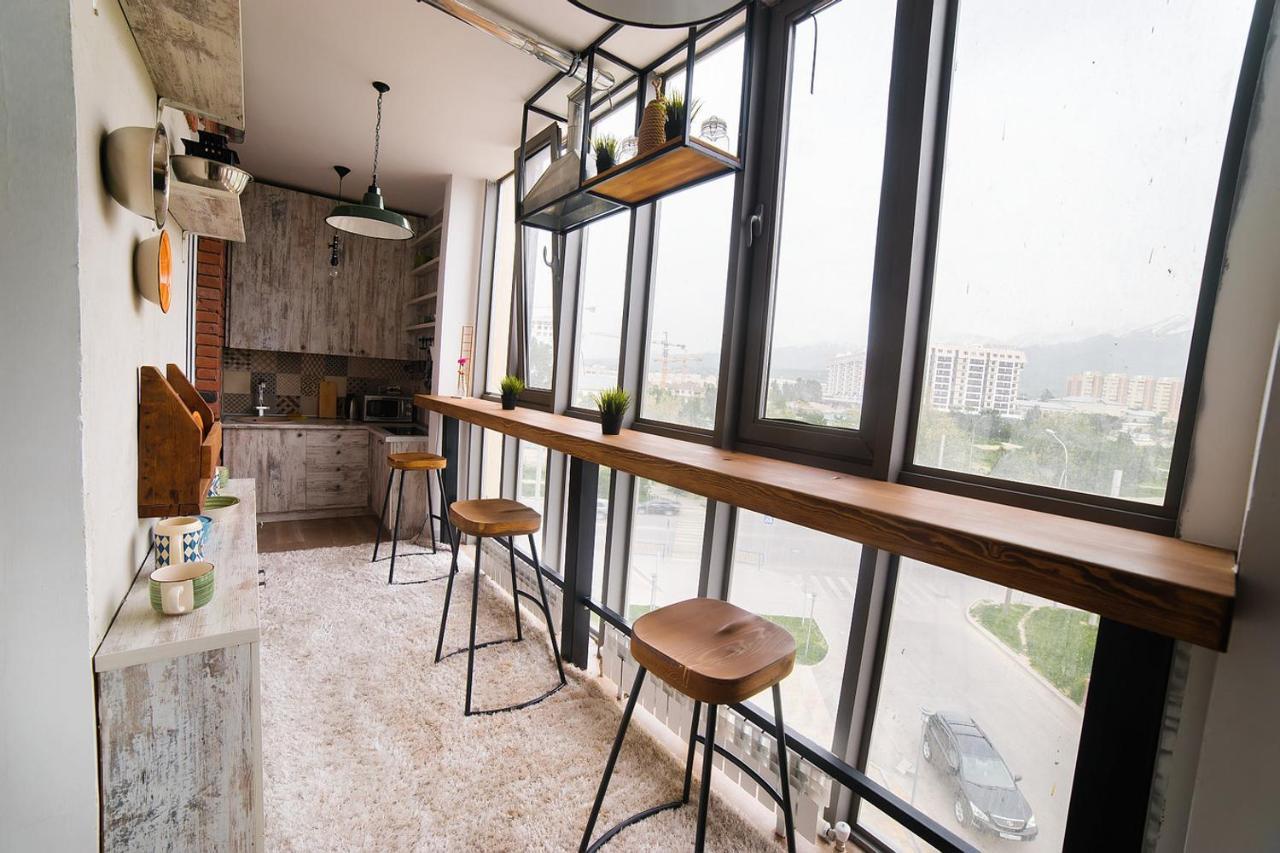 Hotel Manica Vavilon Алма Ата Екстериор снимка