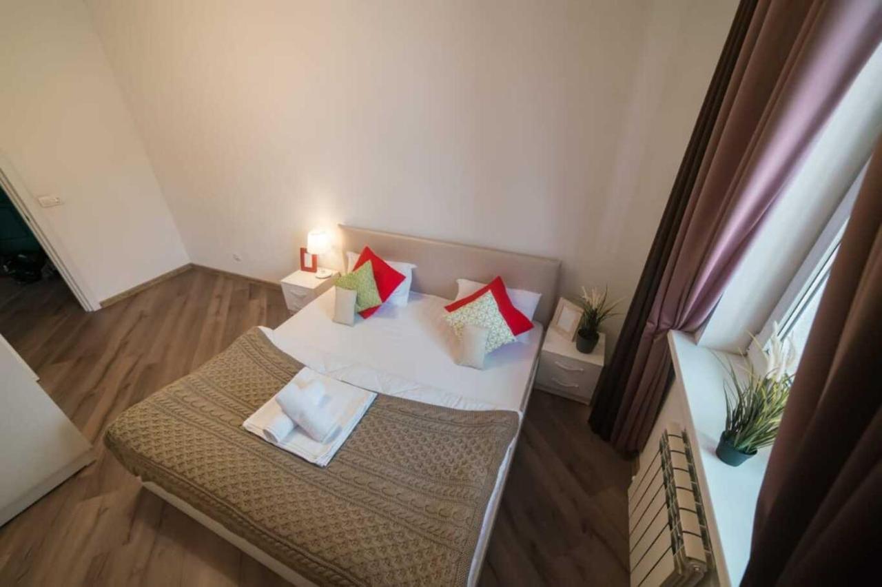 Hotel Manica Vavilon Алма Ата Екстериор снимка